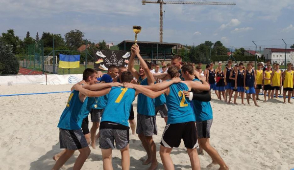 Спортсмени з Нововолинська стали триразовими чемпіонами України з пляжного гандболу | Новини Нововолинська