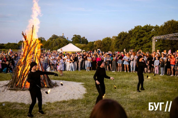 У Нововолинську вперше відзначили Івана Купала: давні обряди, розпалювання ватри та бойовий гопак | Новини Нововолинська У Нововолинську вперше відзначили Івана Купала: давні обряди, розпалювання ватри та бойовий гопак | Новини Нововолинська