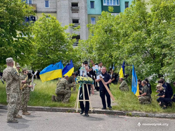 У Нововолинську попрощалися з полеглим Героєм Сергієм Тлумачем | Новини Нововолинська У Нововолинську попрощалися з полеглим Героєм Сергієм Тлумачем | Новини Нововолинська