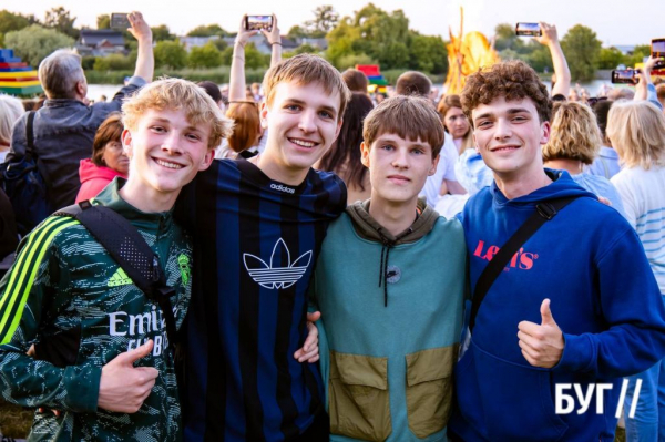 У Нововолинську вперше відзначили Івана Купала: давні обряди, розпалювання ватри та бойовий гопак | Новини Нововолинська У Нововолинську вперше відзначили Івана Купала: давні обряди, розпалювання ватри та бойовий гопак | Новини Нововолинська