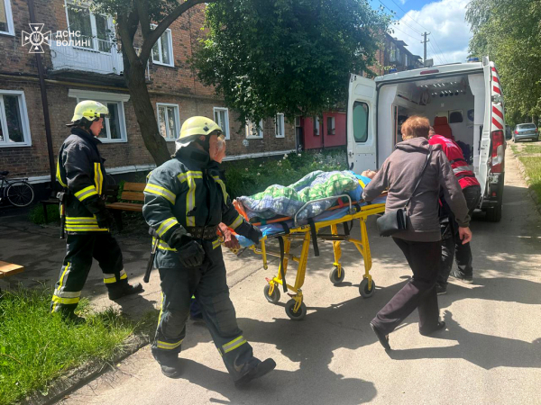 Рятувальники допомогли жінці, яка впала у підвал будинку у Нововолинській громаді | Новини Нововолинська