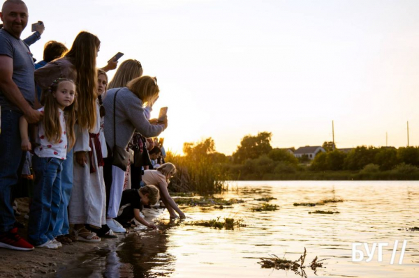 У Нововолинську вперше відзначили Івана Купала: давні обряди, розпалювання ватри та бойовий гопак | Новини Нововолинська У Нововолинську вперше відзначили Івана Купала: давні обряди, розпалювання ватри та бойовий гопак | Новини Нововолинська