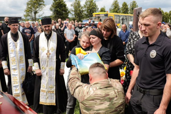 У Нововолинську попрощалися з полеглим Героєм Сергієм Тлумачем | Новини Нововолинська У Нововолинську попрощалися з полеглим Героєм Сергієм Тлумачем | Новини Нововолинська