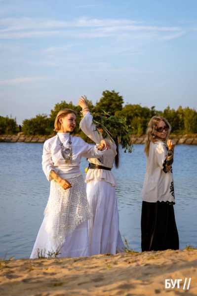 У Нововолинську вперше відзначили Івана Купала: давні обряди, розпалювання ватри та бойовий гопак | Новини Нововолинська У Нововолинську вперше відзначили Івана Купала: давні обряди, розпалювання ватри та бойовий гопак | Новини Нововолинська