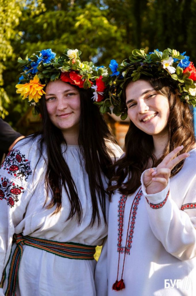 У Нововолинську вперше відзначили Івана Купала: давні обряди, розпалювання ватри та бойовий гопак | Новини Нововолинська У Нововолинську вперше відзначили Івана Купала: давні обряди, розпалювання ватри та бойовий гопак | Новини Нововолинська