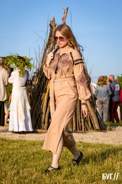 У Нововолинську вперше відзначили Івана Купала: давні обряди, розпалювання ватри та бойовий гопак | Новини Нововолинська У Нововолинську вперше відзначили Івана Купала: давні обряди, розпалювання ватри та бойовий гопак | Новини Нововолинська