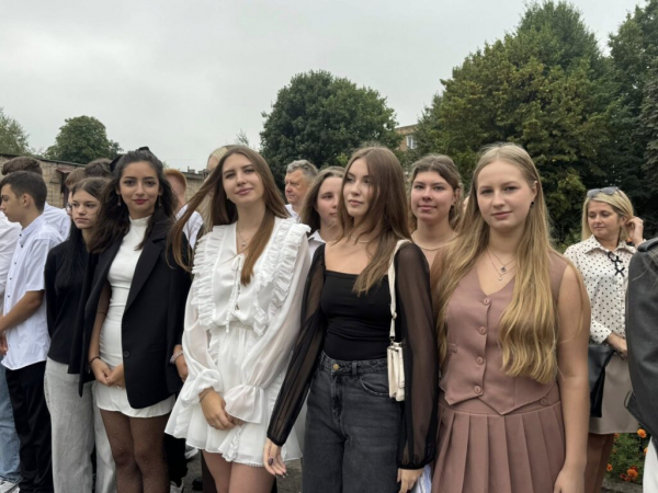 Початок нового навчального року: у ліцеях Нововолинська пролунав перший дзвоник | Новини Нововолинська Початок нового навчального року: у ліцеях Нововолинська пролунав перший дзвоник | Новини Нововолинська