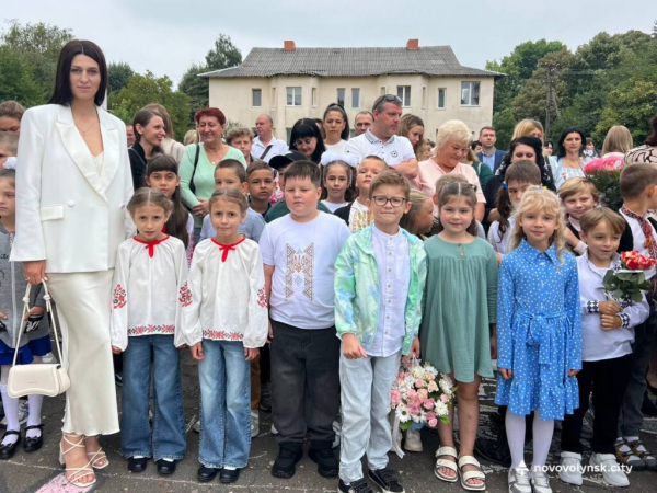 Початок нового навчального року: у ліцеях Нововолинська пролунав перший дзвоник | Новини Нововолинська Початок нового навчального року: у ліцеях Нововолинська пролунав перший дзвоник | Новини Нововолинська