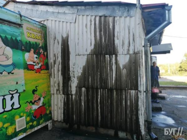 «Мастильні терористи» знову атакують: у Нововолинську втретє облили кіоск підприємця | Новини Нововолинська