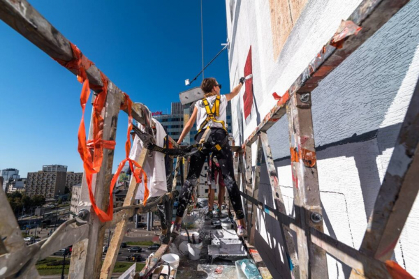 Красуня БУГу: Валерія Пасека з Благодатного підкорює Нью-Йорк своїми муралами | Новини Нововолинська
