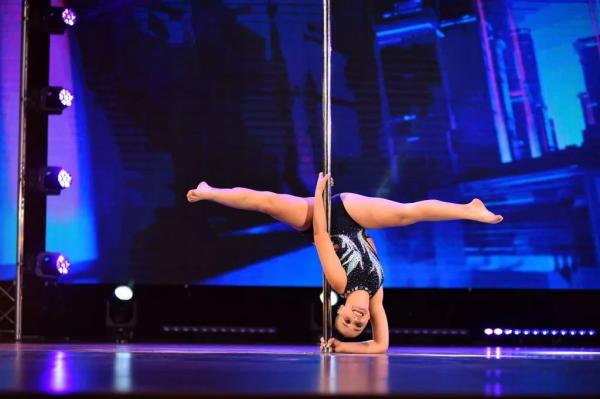 Нововолинські гімнастки привезли 9 медалей з чемпіонату з пілонного спорту та повітряної гімнастики | Новини Нововолинська