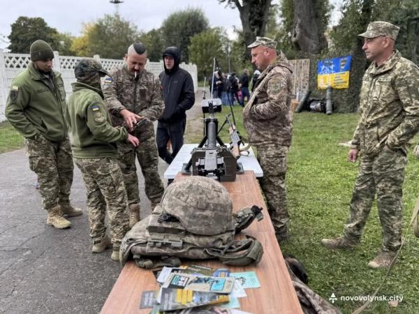 До Дня Захисників та Захисниць відбулися благодійні заходи: збирали кошти для 14 бригади | Новини Нововолинська До Дня Захисників та Захисниць відбулися благодійні заходи: збирали кошти для 14 бригади | Новини Нововолинська