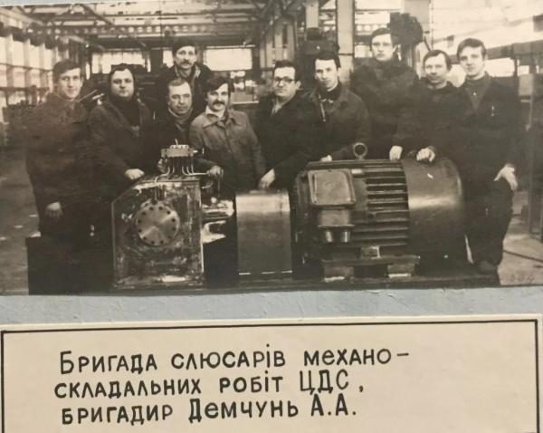 Його будували три країни, а тепер з вікон ростуть дерева: як гинув легендарний завод-велетень у Нововолинську | Новини Нововолинська Його будували три країни, а тепер з вікон ростуть дерева: як гинув легендарний завод-велетень у Нововолинську | Новини Нововолинська