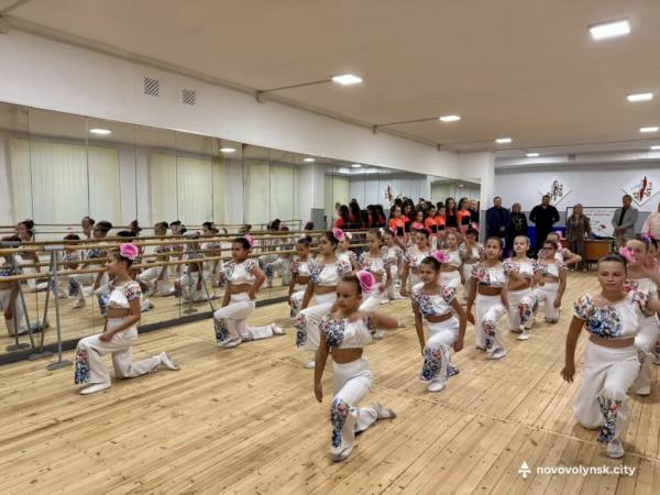 У Центрі дитячої та юнацької творчості у Нововолинську відкрили оновлений танцювальний зал | Новини Нововолинська У Центрі дитячої та юнацької творчості у Нововолинську відкрили оновлений танцювальний зал | Новини Нововолинська