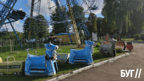 Фото дня: олені у Нововолинському парку атракціонів шукають своїх художників | Новини Нововолинська