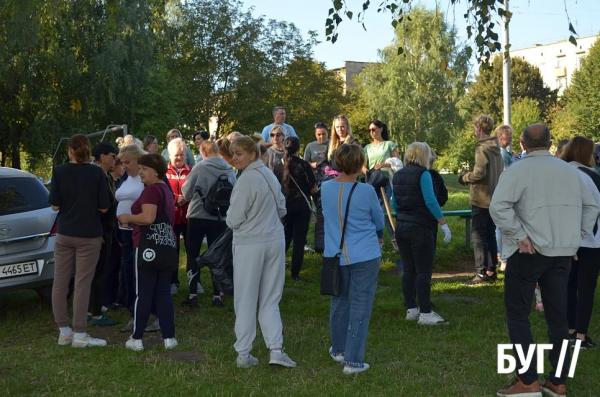 Толока біля міського озера: У Нововолинську долучилися до Всесвітнього Дня прибирання | Новини Нововолинська