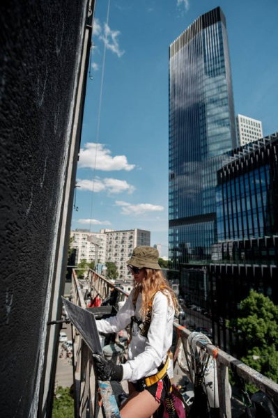 Красуня БУГу: Валерія Пасека з Благодатного підкорює Нью-Йорк своїми муралами | Новини Нововолинська