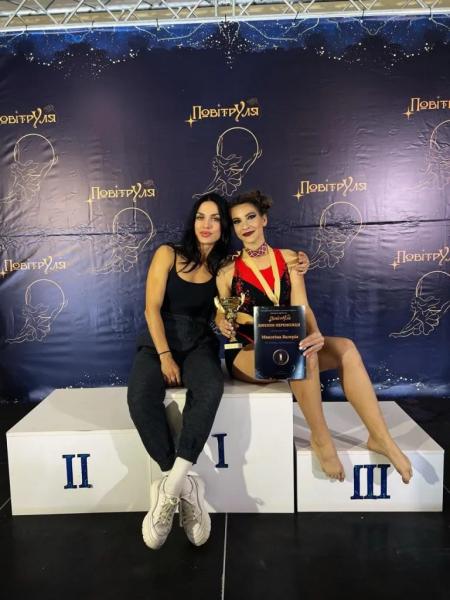 Нововолинські гімнастки привезли 9 медалей з чемпіонату з пілонного спорту та повітряної гімнастики | Новини Нововолинська