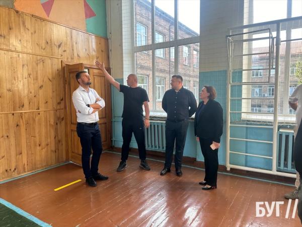 Один з кращих закладів області: нардеп Гузь відвідав Нововолинський науковий ліцей | Новини Нововолинська