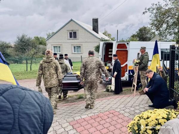 У Нововолинській громаді попрощалися з Героєм Романом Красюковим | Новини Нововолинська