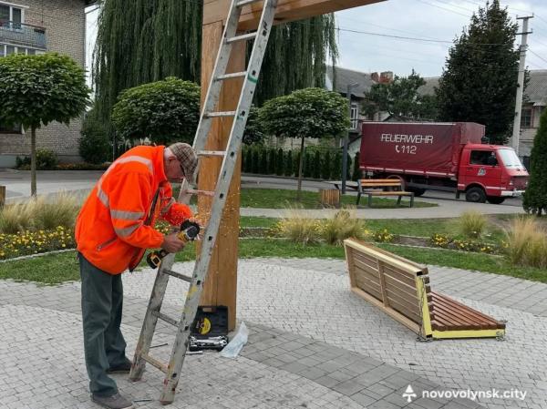 Фото дня: у Нововолинську ВУКГ працює для безпеки та комфорту містян | Новини Нововолинська