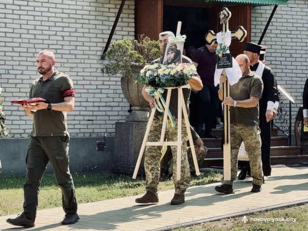 У Нововолинську попрощалися з полеглим Героєм Антоном Ананьїним | Новини Нововолинська