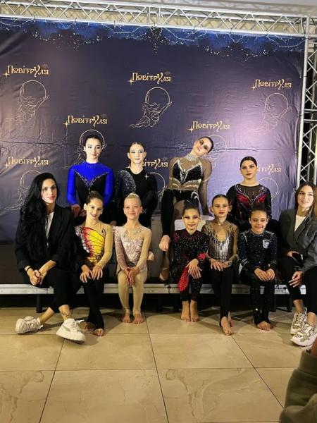 Нововолинські гімнастки привезли 9 медалей з чемпіонату з пілонного спорту та повітряної гімнастики | Новини Нововолинська