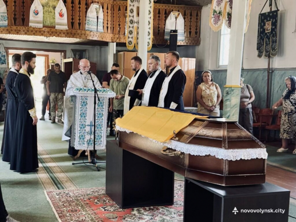 У Нововолинську попрощалися з полеглим Героєм Антоном Ананьїним | Новини Нововолинська