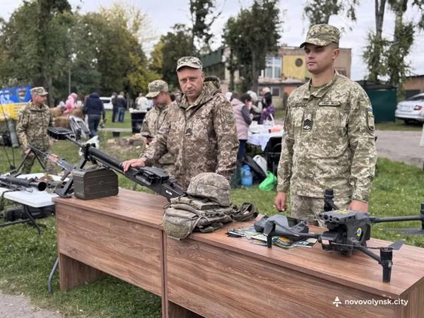 До Дня Захисників та Захисниць відбулися благодійні заходи: збирали кошти для 14 бригади | Новини Нововолинська До Дня Захисників та Захисниць відбулися благодійні заходи: збирали кошти для 14 бригади | Новини Нововолинська