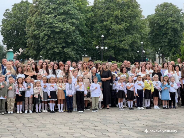 Початок нового навчального року: у ліцеях Нововолинська пролунав перший дзвоник | Новини Нововолинська Початок нового навчального року: у ліцеях Нововолинська пролунав перший дзвоник | Новини Нововолинська