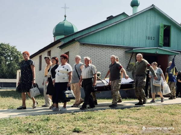 У Нововолинську попрощалися з полеглим Героєм Антоном Ананьїним | Новини Нововолинська