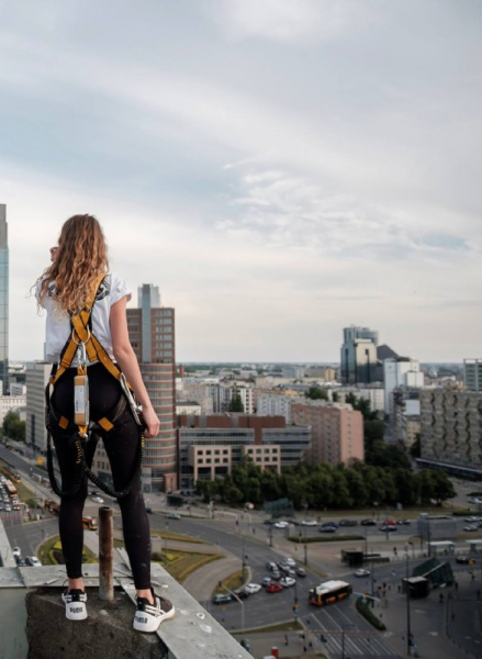 Красуня БУГу: Валерія Пасека з Благодатного підкорює Нью-Йорк своїми муралами | Новини Нововолинська