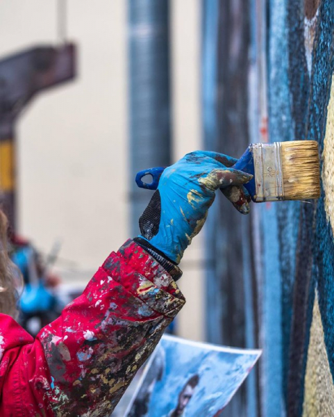 Красуня БУГу: Валерія Пасека з Благодатного підкорює Нью-Йорк своїми муралами | Новини Нововолинська