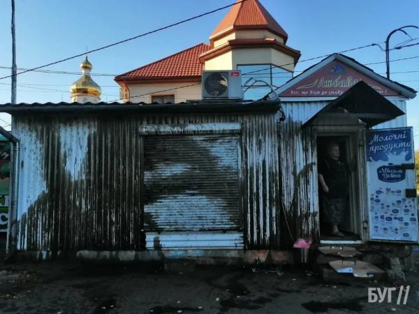 «Мастильні терористи» знову атакують: у Нововолинську втретє облили кіоск підприємця | Новини Нововолинська