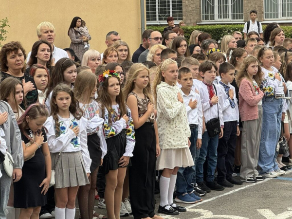 Початок нового навчального року: у ліцеях Нововолинська пролунав перший дзвоник | Новини Нововолинська Початок нового навчального року: у ліцеях Нововолинська пролунав перший дзвоник | Новини Нововолинська