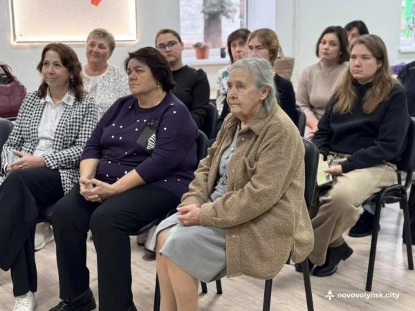 Бібліотекарів Нововолинської громади привітали з професійним святом | Новини Нововолинська