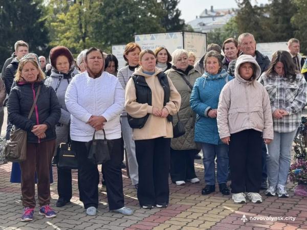 У Нововолинську вшанували пам'ять Захисників України | Новини Нововолинська