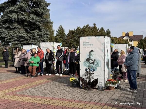 У Нововолинську вшанували пам'ять Захисників України | Новини Нововолинська