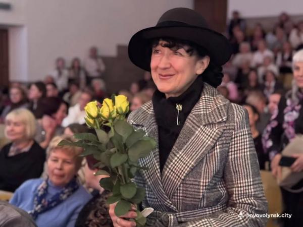 Освітян Нововолинської громади привітали з професійним святом | Новини Нововолинська Освітян Нововолинської громади привітали з професійним святом | Новини Нововолинська