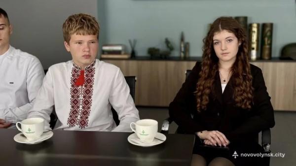 У Нововолинську кращим ліцеїстам вручили сертифікати на стипендію міського голови | Новини Нововолинська