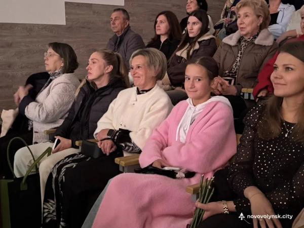 Освітян Нововолинської громади привітали з професійним святом | Новини Нововолинська Освітян Нововолинської громади привітали з професійним святом | Новини Нововолинська