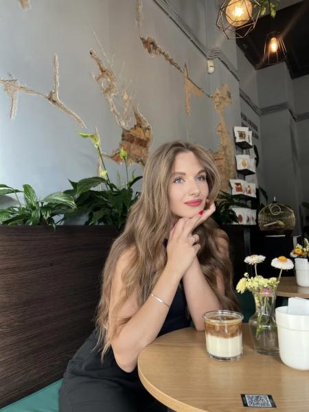 Красуня БУГу: Ангеліна Пикалюк — молода педагогиня, поетеса і SMM-спеціалістка з Нововолинська | Новини Нововолинська