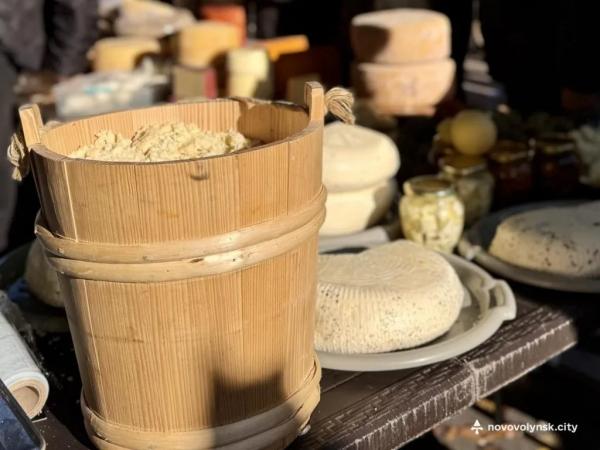 Овочі, фрукти та домашні смаколики: як у Нововолинську ярмаркували | Новини Нововолинська