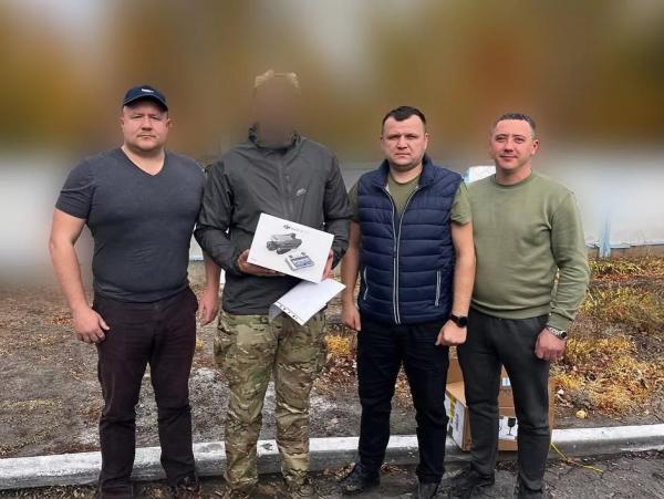 Генератори, FPV-дрони, маскувальні сітки: з Нововолинська військовим передали необхідне обладнання | Новини Нововолинська