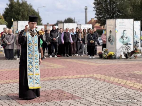 У Нововолинську вшанували пам'ять Захисників України | Новини Нововолинська