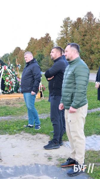 У День захисників і захисниць нардеп, депутати облради та міський голова Нововолинська поклали квіти на могили Героїв | Новини Нововолинська