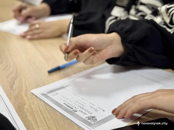 Нововолинська громада долучилася до написання Радіодиктанту національної єдності – 2025 | Новини Нововолинська Нововолинська громада долучилася до написання Радіодиктанту національної єдності – 2025 | Новини Нововолинська