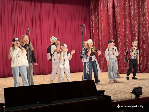 Освітян Нововолинської громади привітали з професійним святом | Новини Нововолинська Освітян Нововолинської громади привітали з професійним святом | Новини Нововолинська