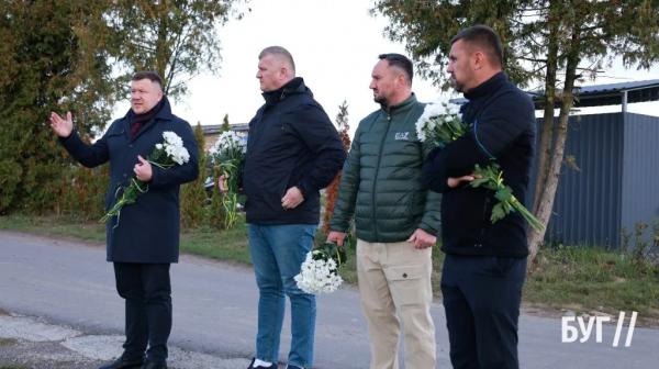 У День захисників і захисниць нардеп, депутати облради та міський голова Нововолинська поклали квіти на могили Героїв | Новини Нововолинська