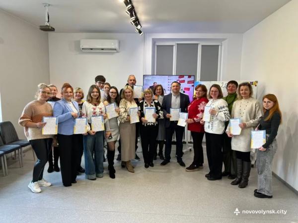 Нововолинська громада долучилася до написання Радіодиктанту національної єдності – 2025 | Новини Нововолинська Нововолинська громада долучилася до написання Радіодиктанту національної єдності – 2025 | Новини Нововолинська